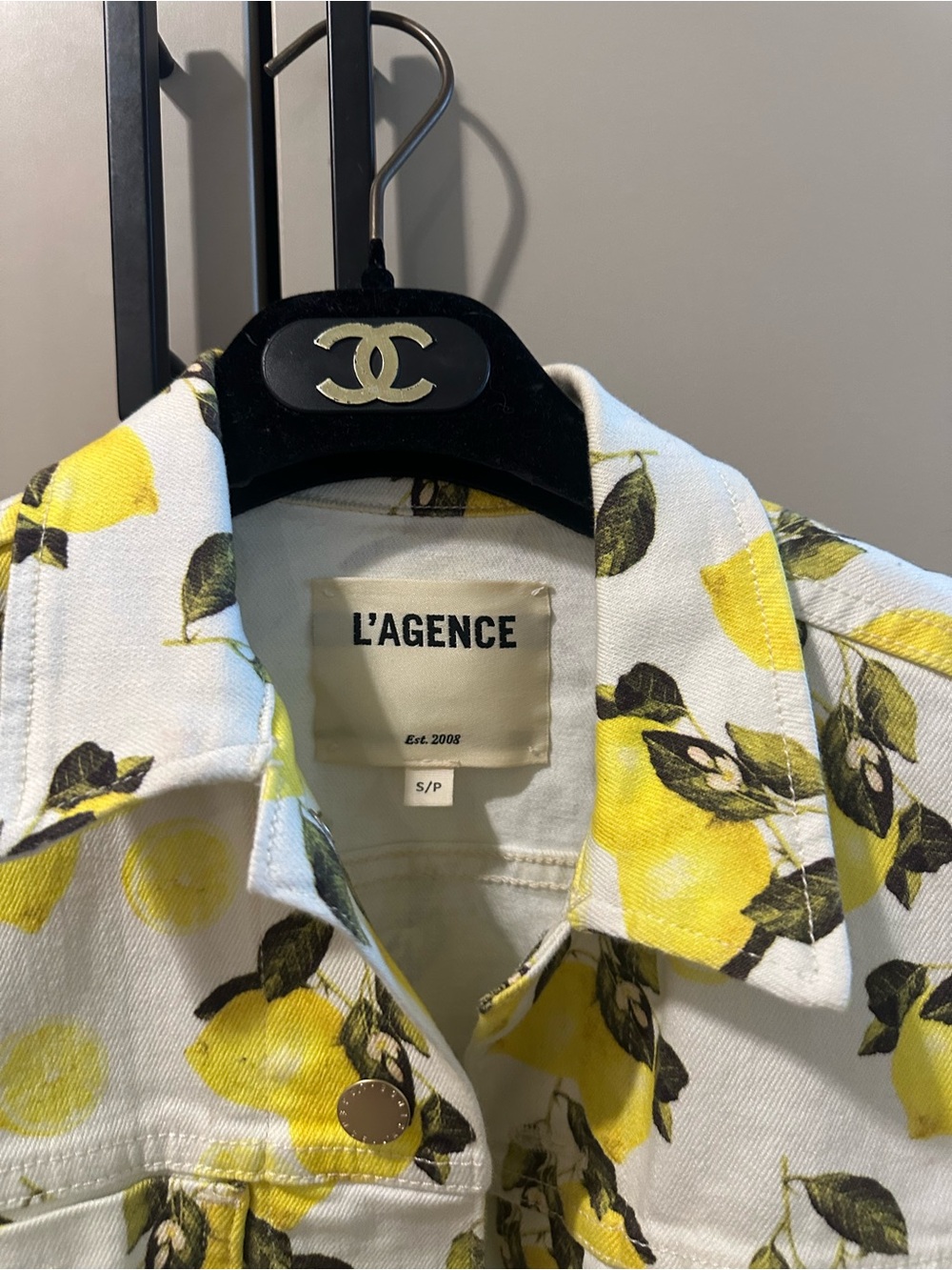 L'AGENCE Celine Lemons Print Yellow White Denim Jean Jacket Size S NWOT - Picture 6 of 8